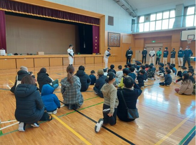 世田谷区立砧南小学校体育館にて